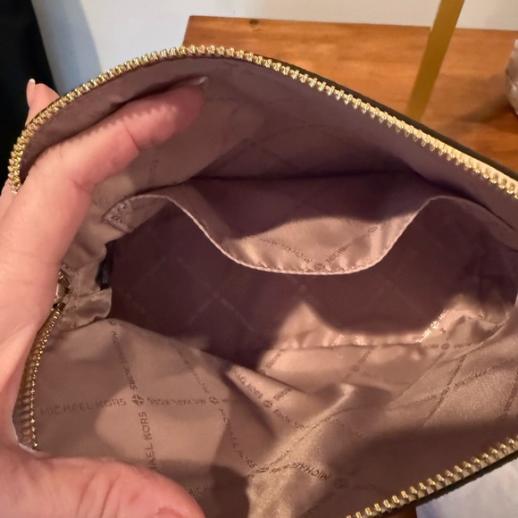 MICHAEL KORS Jet Set Travel Medium Metallic Signature Logo Dome Crossbody Bag - Picture 5 of 6